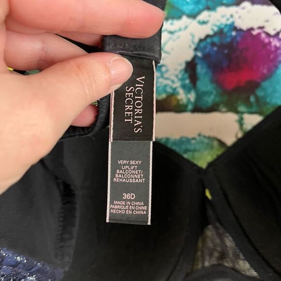 Victoria's Secret Very Sexy Uplift Balconet Bra Size 36D - Picture 5 of 7